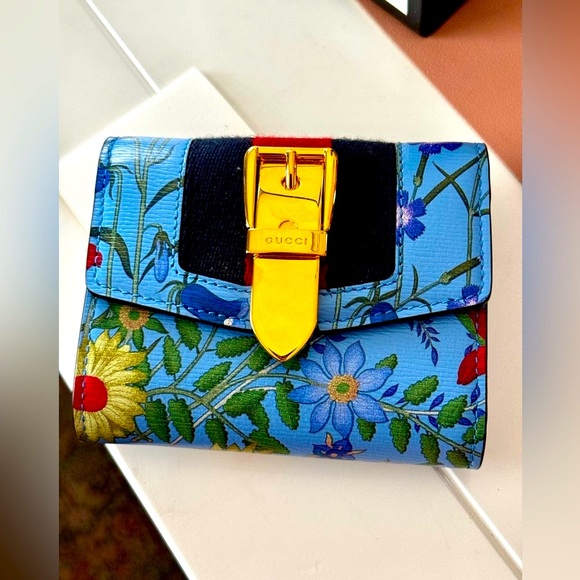 REDUCED Gucci Floral Compact Wallet - Picture 3 of 12